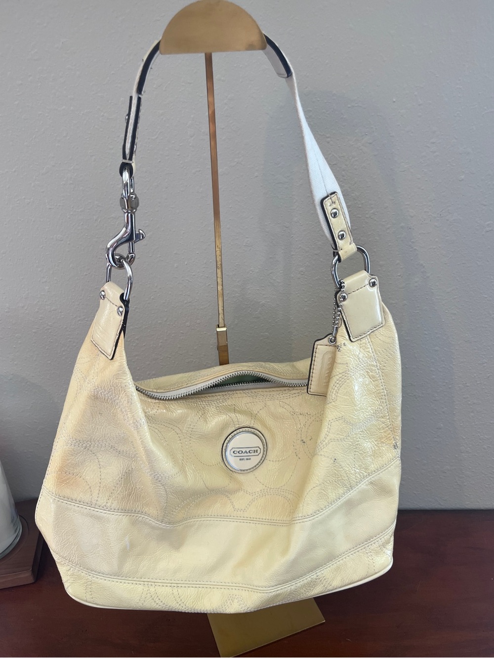 Authentic Coach Signature Stitch Hobo in vanilla